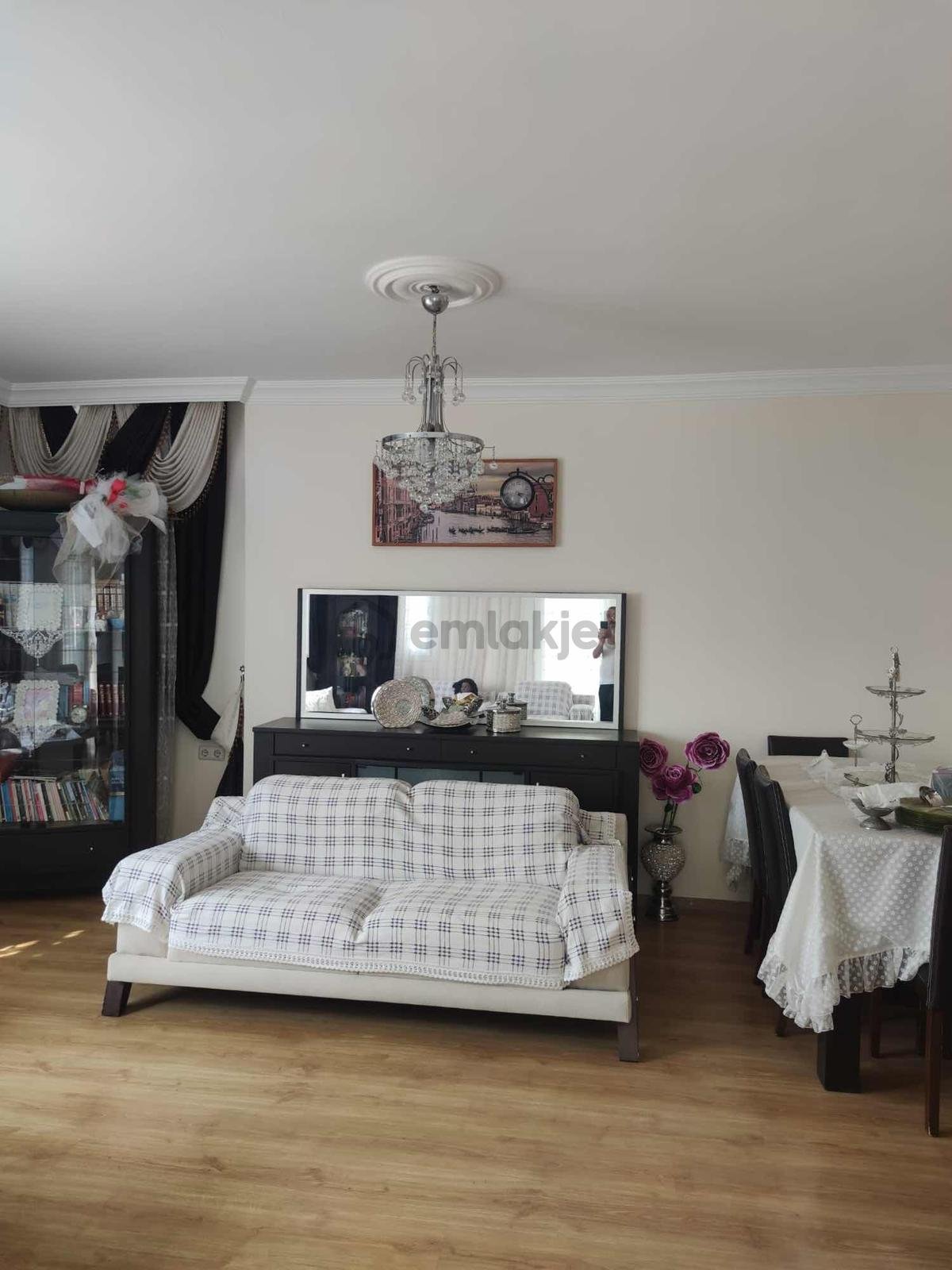 Fahri Kayahan'da Modern ve Lüks 3+1 Kiralık Daire
