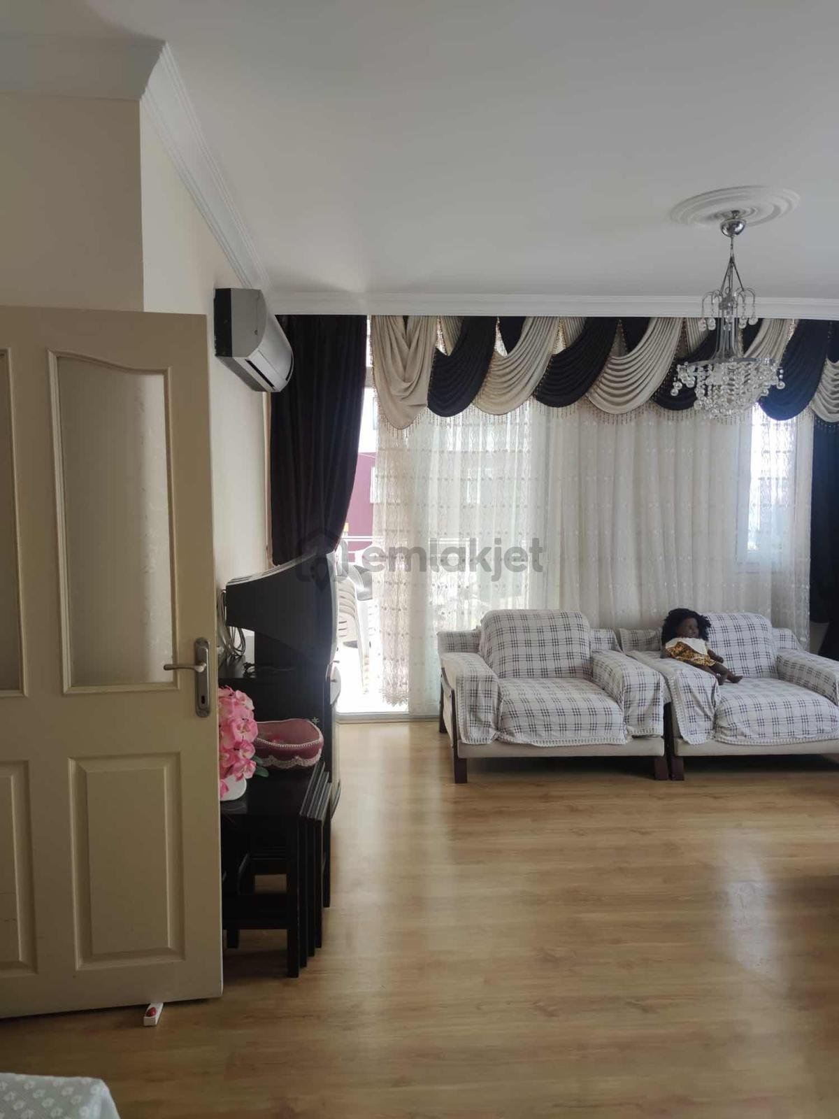 Fahri Kayahan'da Modern ve Lüks 3+1 Kiralık Daire